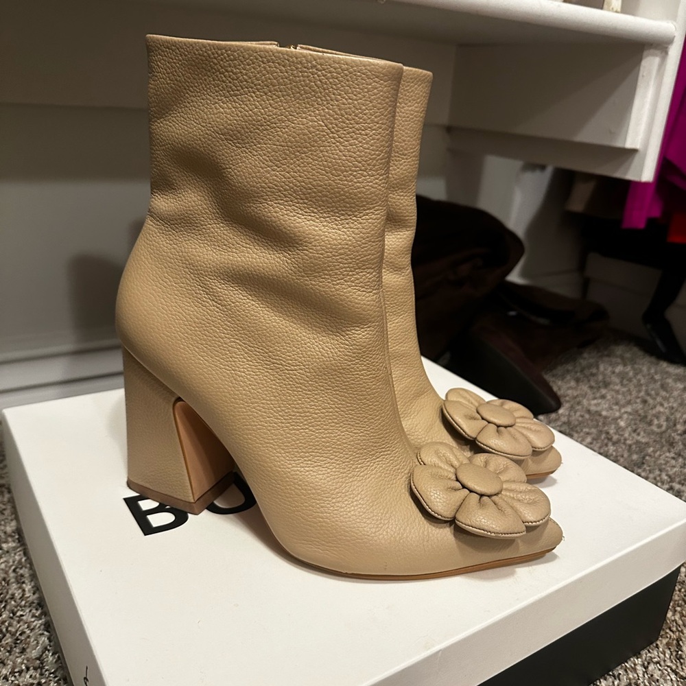 Fancy flower bootie Leather Floral Appliqué Block Heel Ankle Boots